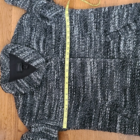 Danier Women's Black Wool Blend and Leather Coat (Sz M) - Picture 9 of 15